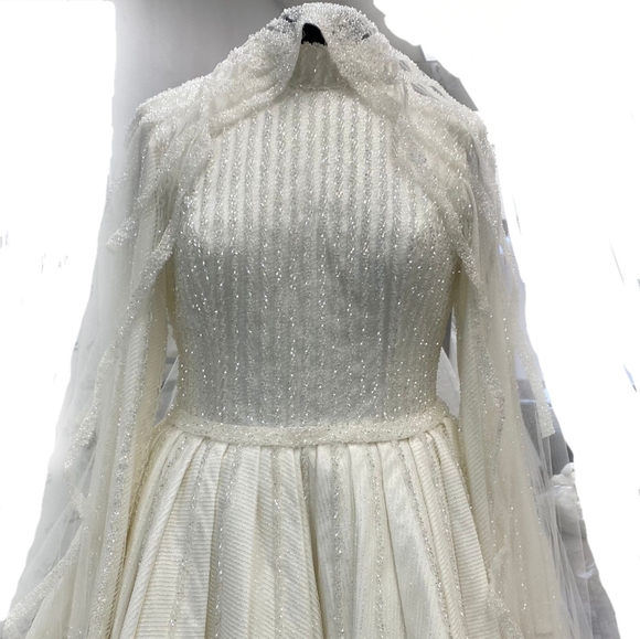 Modest wedding dress 👰 - Picture 5 of 6